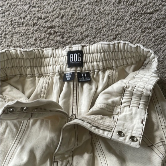 Women’s cream cargo pants from Urban Outfitters - Picture 2 of 6